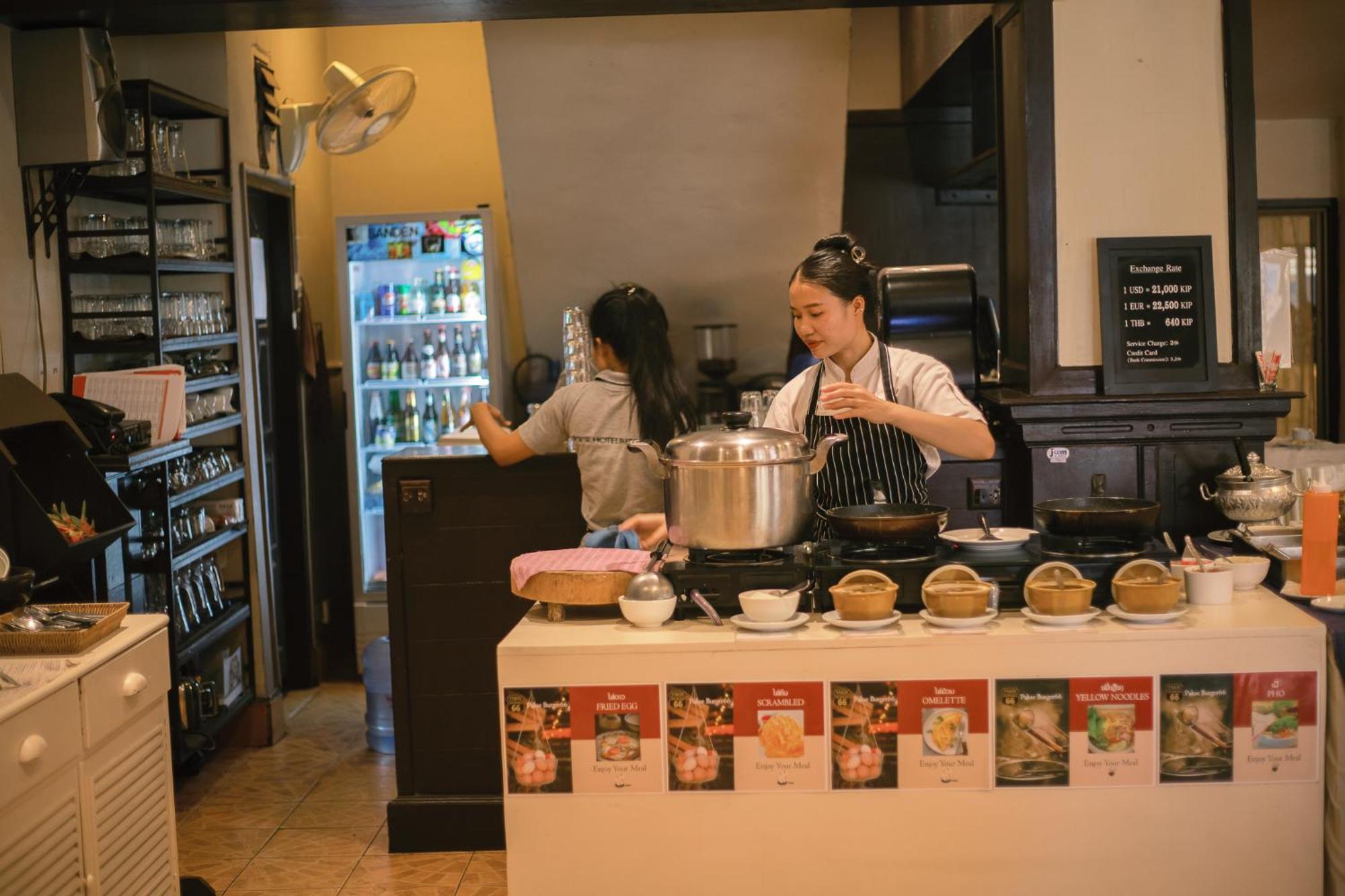 Pakse Hotel & Restaurant Exterior photo