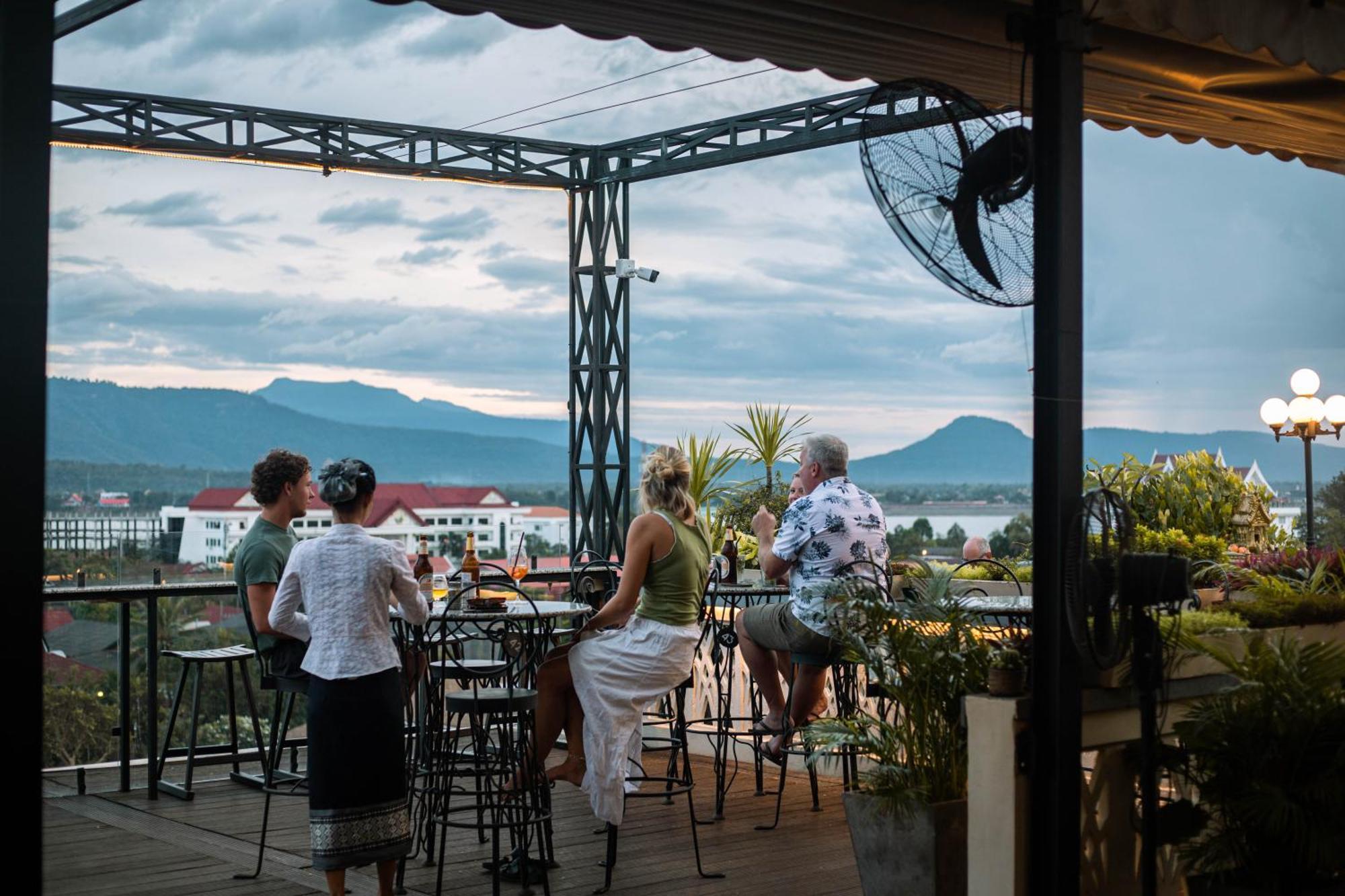 Pakse Hotel & Restaurant Exterior photo