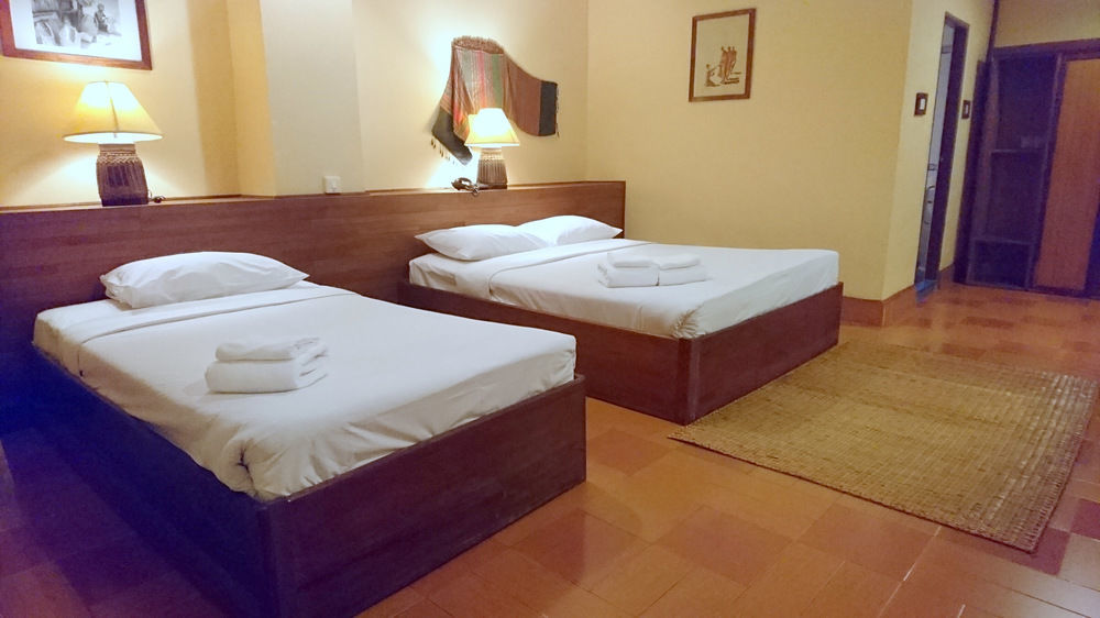 Pakse Hotel & Restaurant Exterior photo