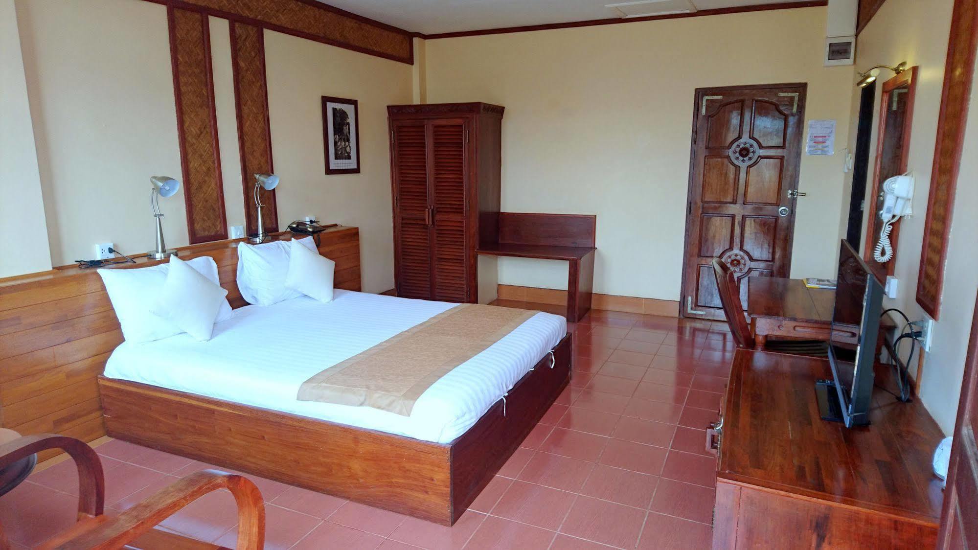 Pakse Hotel & Restaurant Exterior photo